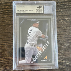 Panini 2013 Pinnacle Derek Jeter #38 Yankees Jersey Fusion Memorabilia BGS