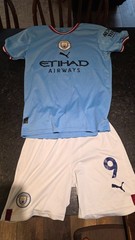 halland manchester city blue jersey and shorts