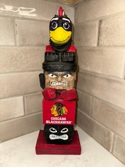Chicago Blackhawks TIKI TOTEM POLE Hockey Player Resin Garden Statue Mascot NHL