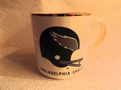 Vintage 1970’S NFL Philadelphia Eagles 3.5″ Coffee Mug Gold Band Ceramic 10oz