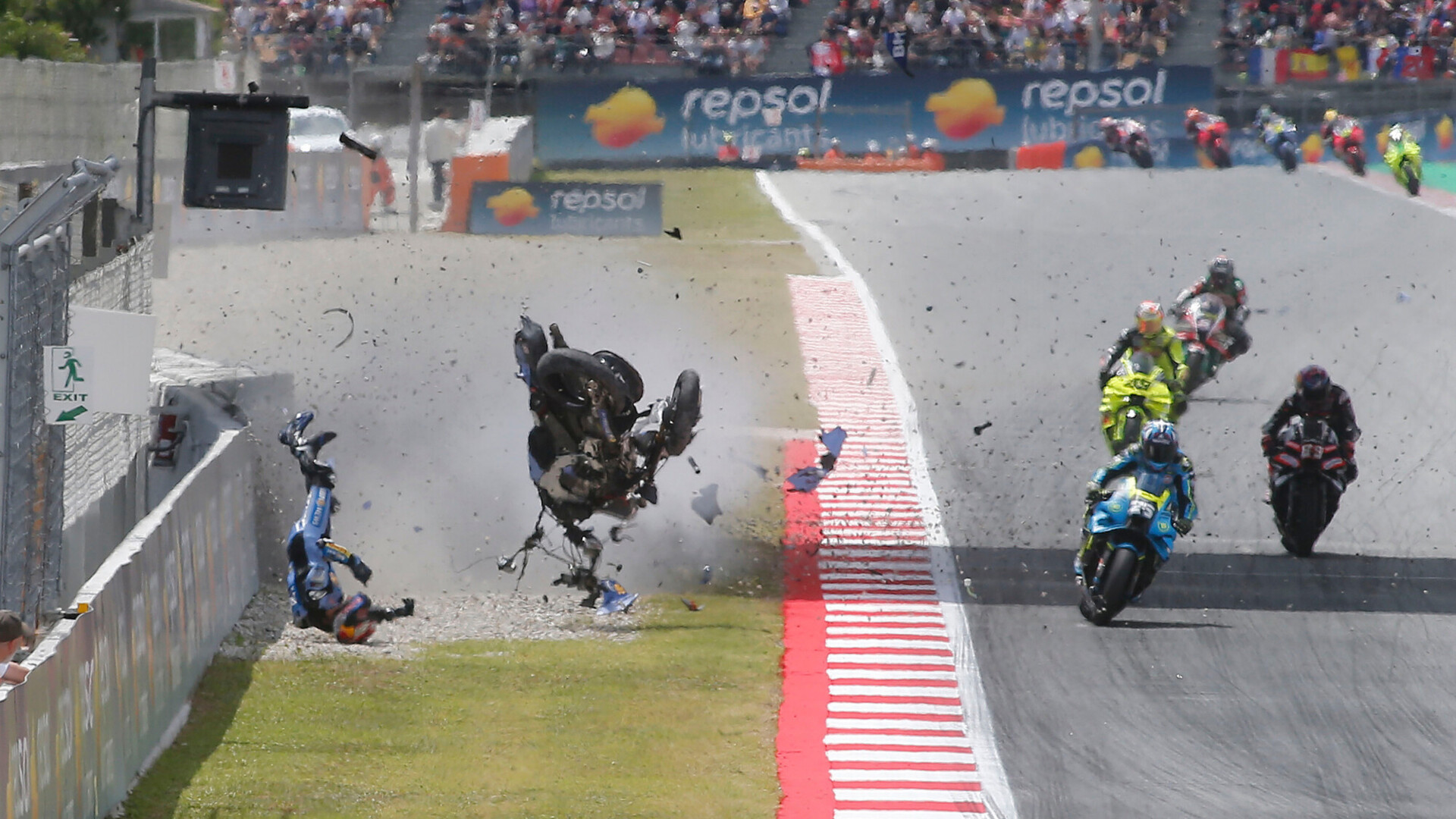 Вице‑чемпион MotoGP Алекс Маркес получил переломы в аварии, неделю назад в гонке травмировался его брат