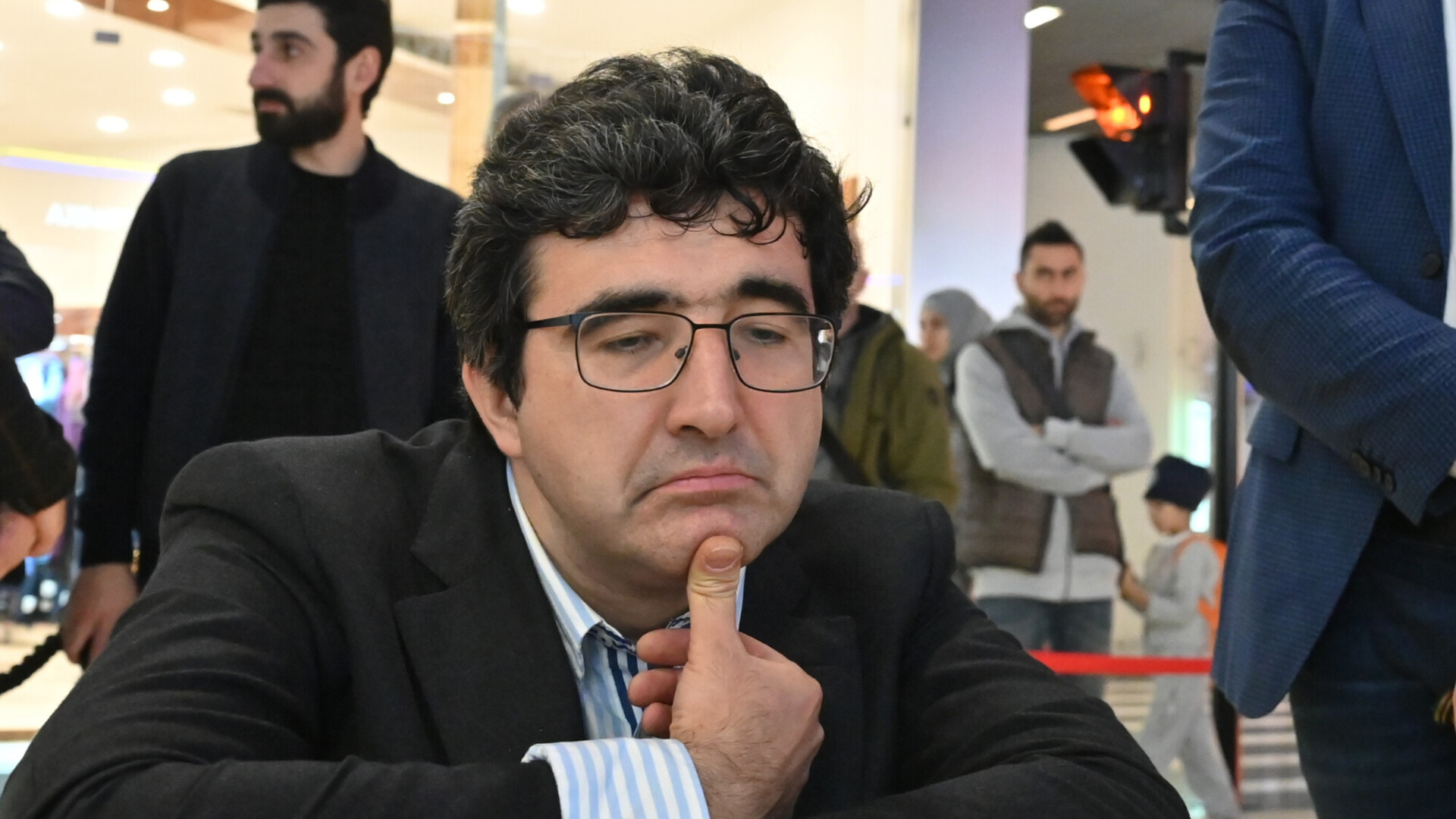 FIDE отстранила российского шахматиста Владимира Крамника за нарушение этического кодекса на два года, один из которых — условно FIDE отстранила российского шахматиста Владимира Крамника за нарушение этического кодекса на два года, один из которых — условно