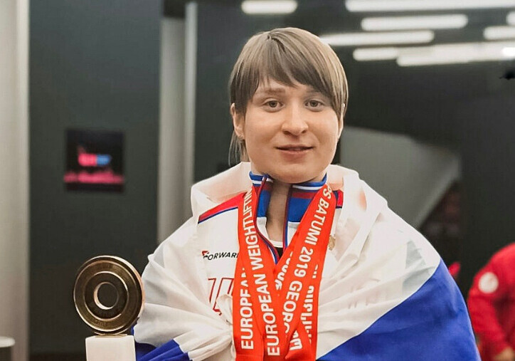 Россиянка в 17 лет снесла рекорд на чемпионате Европы. Взяла медаль и довела соперницу до истерики Россиянка в 17 лет снесла рекорд на чемпионате Европы. Взяла медаль и довела соперницу до истерики