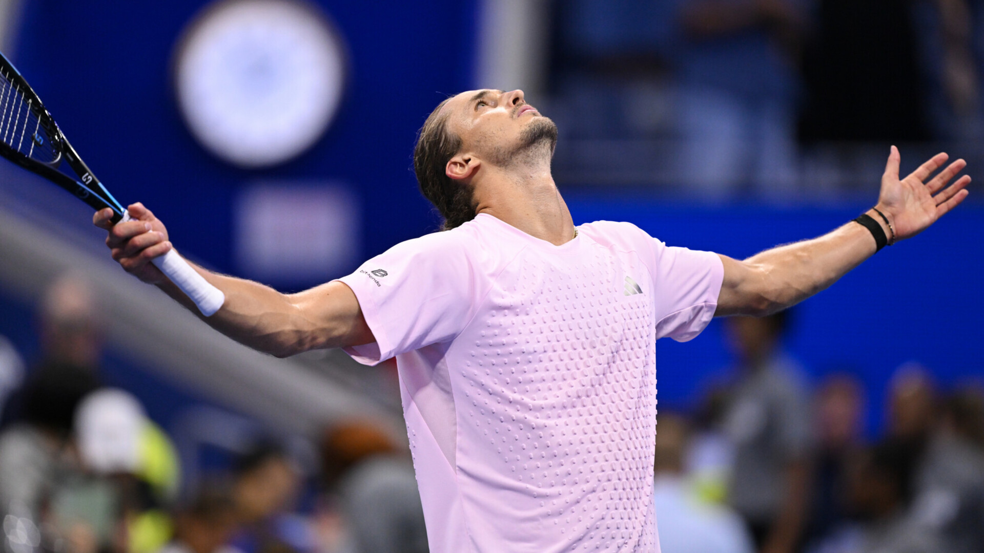Зверев в пяти сетах победил Сонего в первом раунде US Open Зверев в пяти сетах победил Сонего в первом раунде US Open