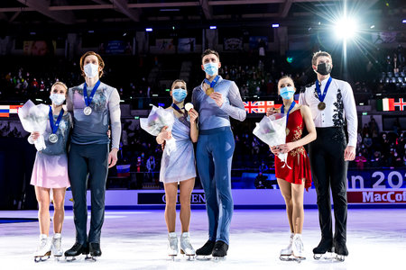 Российские пары уничтожили мировые рекорды на чемпионате Европы. То ли будет на Олимпиаде! Российские пары уничтожили мировые рекорды на чемпионате Европы. То ли будет на Олимпиаде!