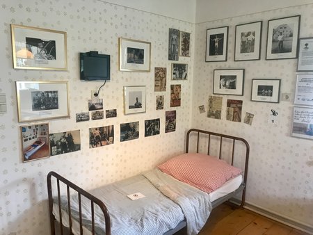Мы съездили в родной дом Шварценеггера в Австрии и зафиксировали, как бедно жила его семья. 20 атмосферных фото Мы съездили в родной дом Шварценеггера в Австрии и зафиксировали, как бедно жила его семья. 20 атмосферных фото