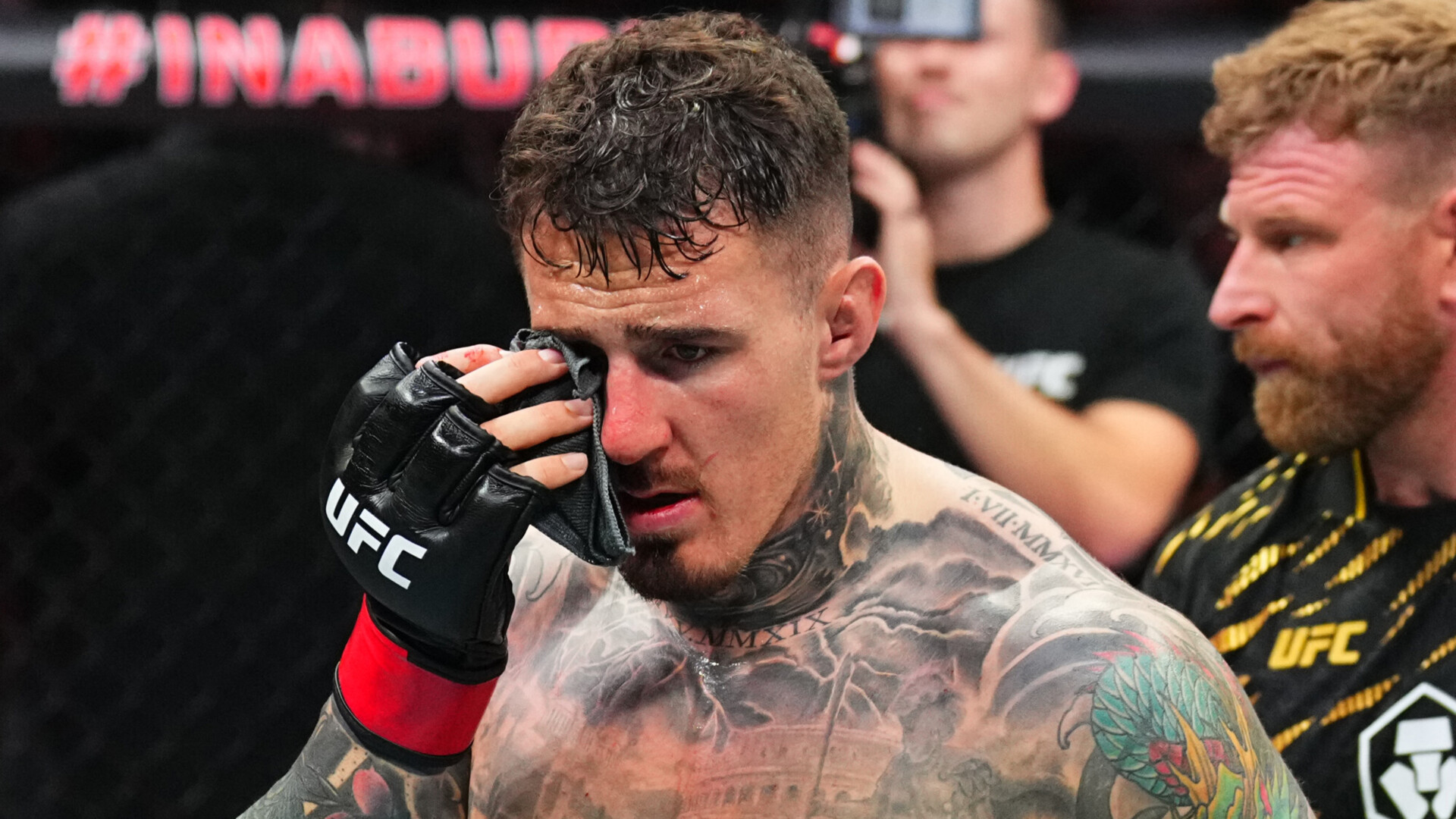 Аспинэлл освободил чемпионский титул UFC в тяжелом весе из‑за продолжающихся проблем с глазом Аспинэлл освободил чемпионский титул UFC в тяжелом весе из‑за продолжающихся проблем с глазом