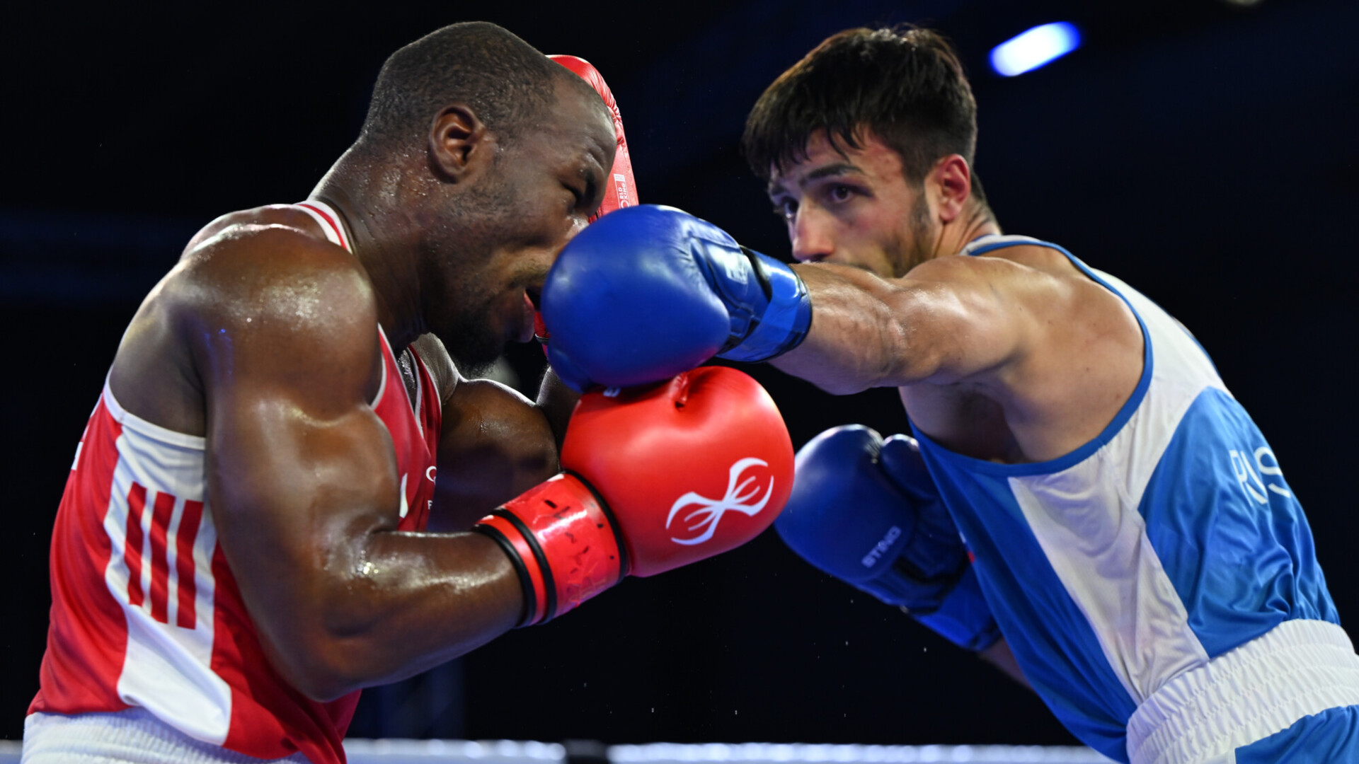 Российский боксер Карманов стал чемпионом Европы